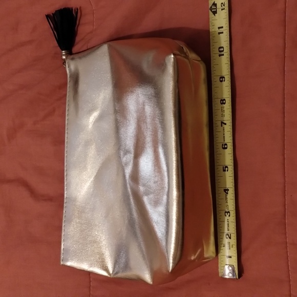 Large Gold Make-up Bag! - Picture 3 of 6